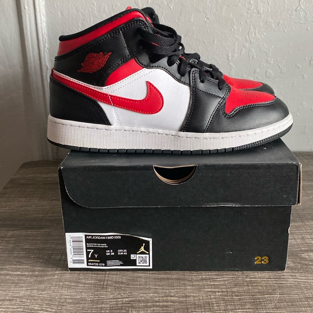 Jordan Retro 1 Mid Gradeschool 7Y